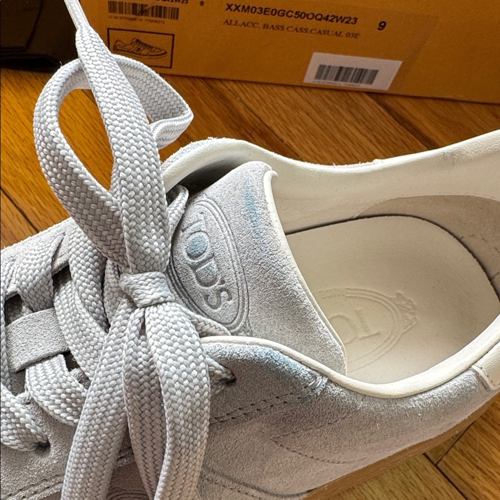 Tods EUC UK 9 (10 US). Grey with gum sole Luxury sneakers - Picture 7 of 7